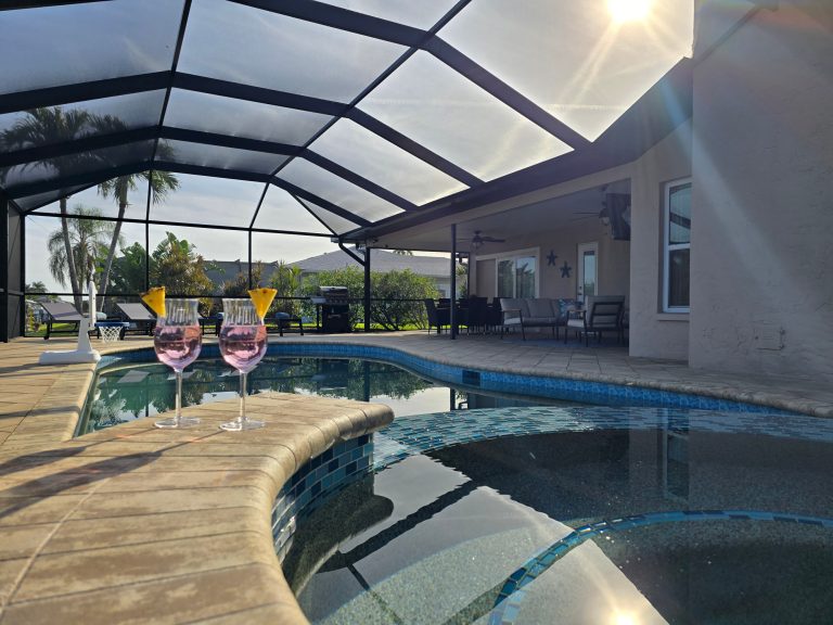 Poolbereich mit Whirpool